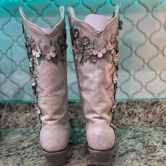 Corral Women's Heeled Boots in Cream and Silver - Picture 3 of 5